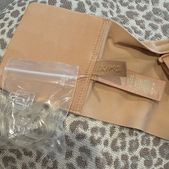 NWOT SKIMS Shapewear Strapless Deep Plunge Bra M color Clay - Picture 5 of 7